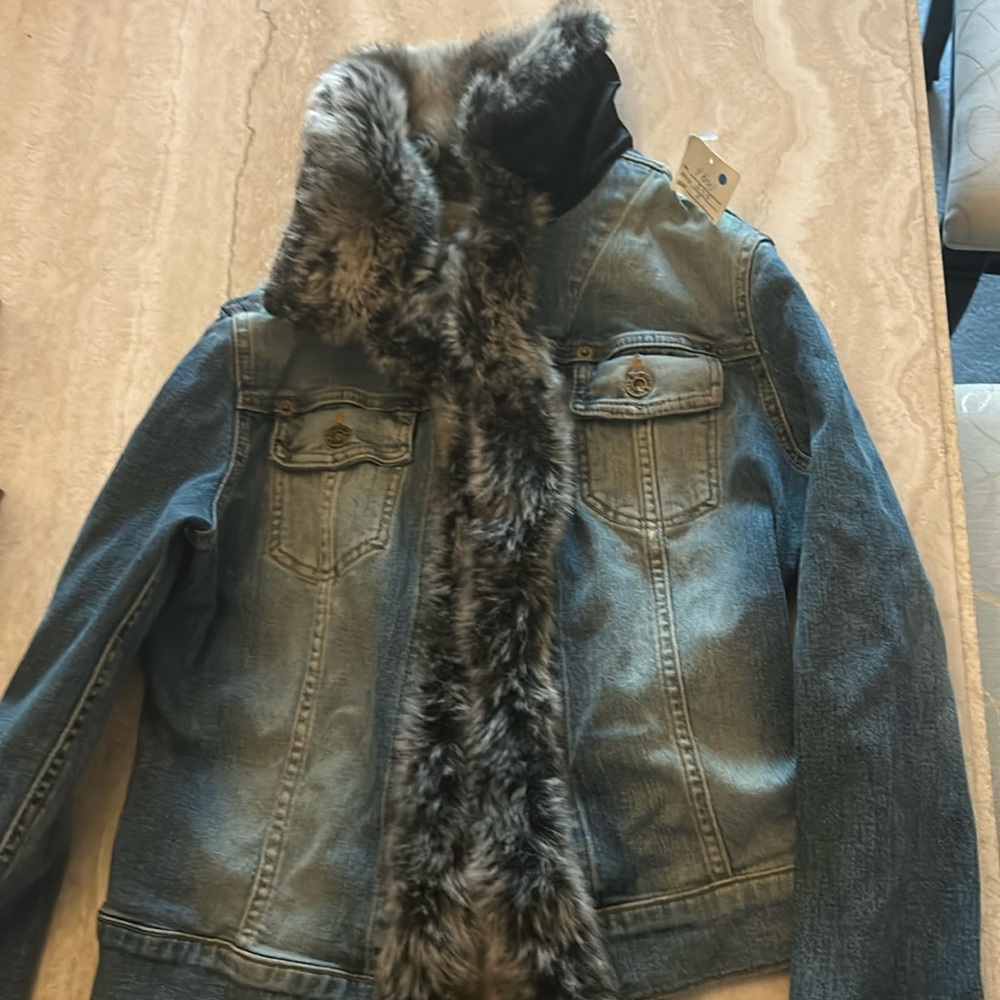 NWT ALLEN B JEAN JACKET WITH FUR COLOR AND END OF SLEEVES SIZE S